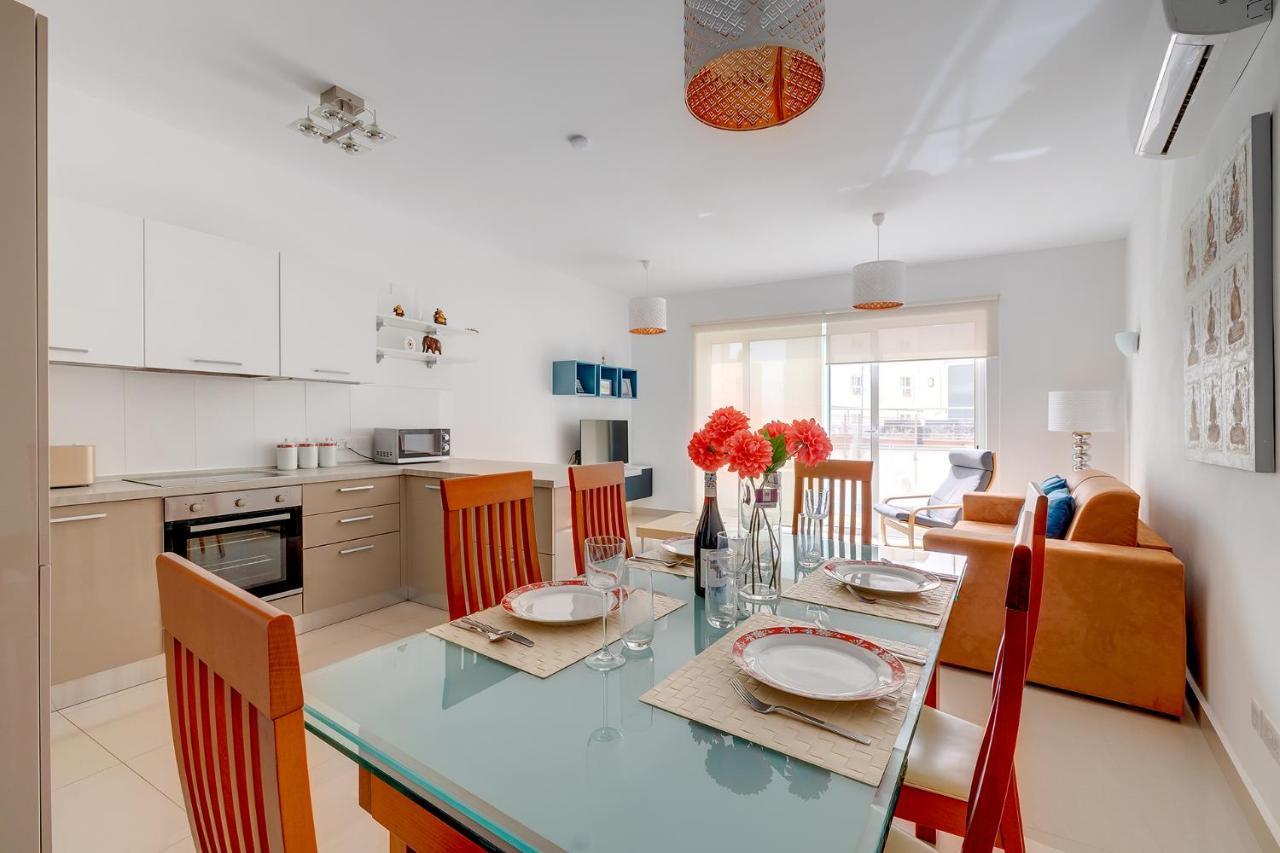 Prime Location Apartment With Side Seaviews Sliema Exterior photo